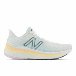 Women's New Balance Vongo V5 - WVNGOWM5